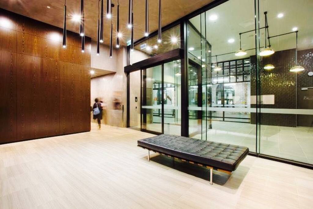 A modern Contemporary Entrance Foyer & 24Hrs Security!