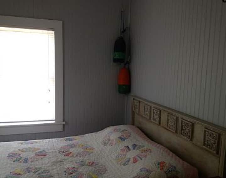 2nd bedroom with double bed.