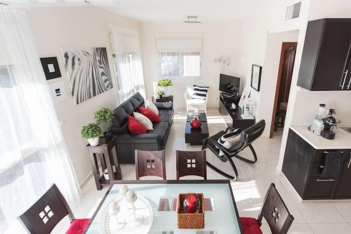Mamad Spacious Duplex With Terrace From The Beach - Israel