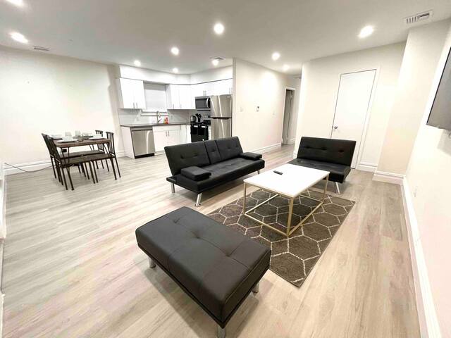 Beautiful modern home -king bed surfers dream (39)