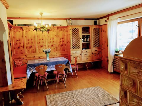 Airbnb con migliori performance: Large 4 bedroom apartment close to centre sleeps 8 a Sauze D'oulx