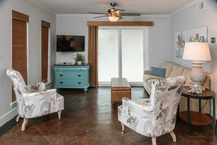 Pet Friendly, 2br 2 Ba, Quiet, 4 Min Walk To Beach - Gulf Shores, AL