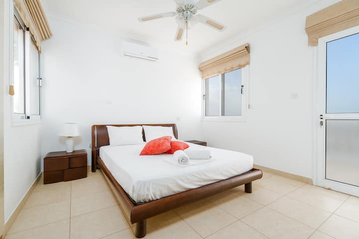 ウォークインシャワー付きの寝室（専用バスルーム）