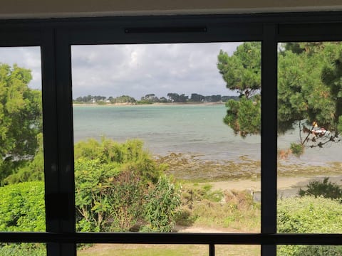 Popular Airbnb listing: Roscoff – Sea view – Direct beach access in Roscoff