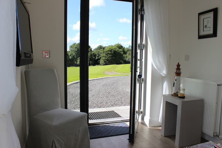 Lakeside Apartment on Shore Lough Erne in Ekn town