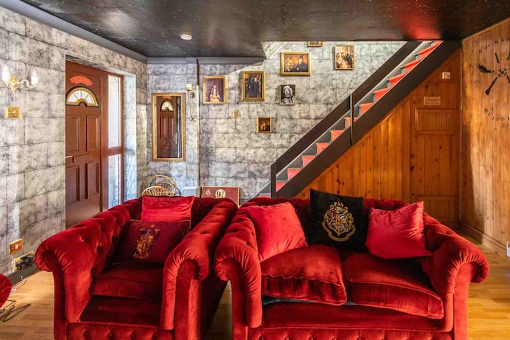 Hogwarts Hideaway (Themed Property) - Watford