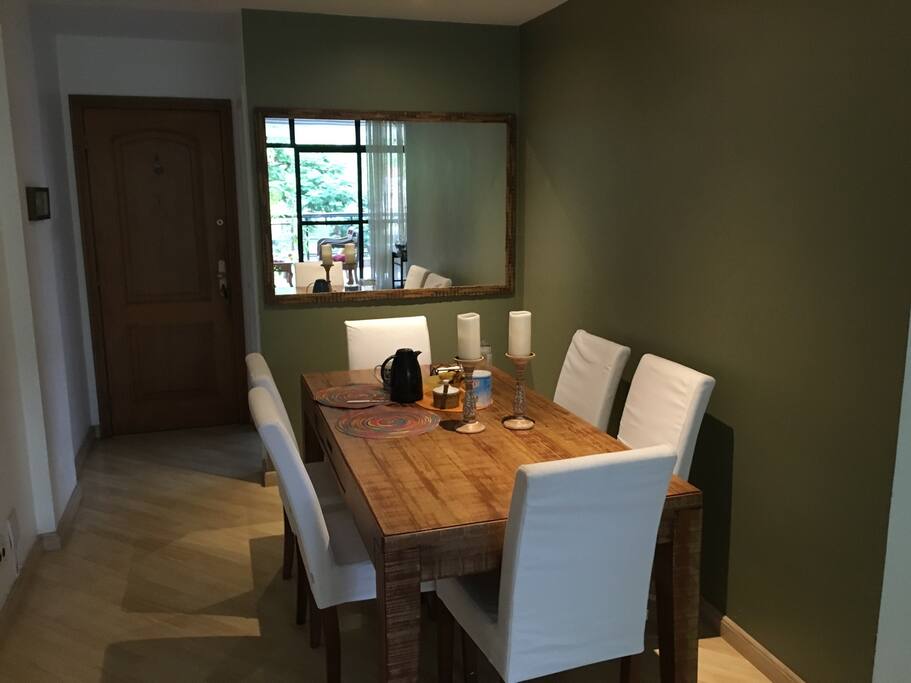 Comune table area