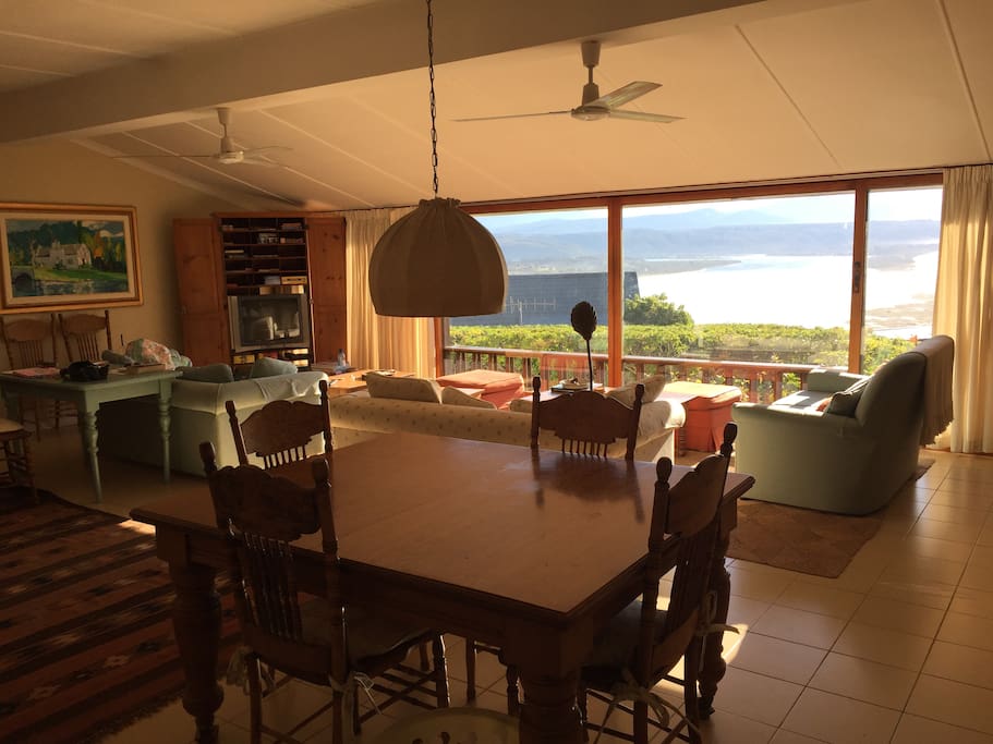 FAMILY ROOM NE