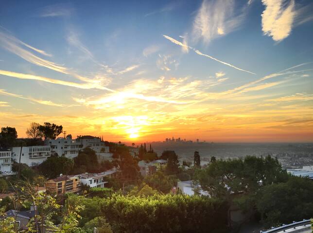 Hollywood Hills Zen Oasis w/Views+Hot Tub+Sauna gallery image 4