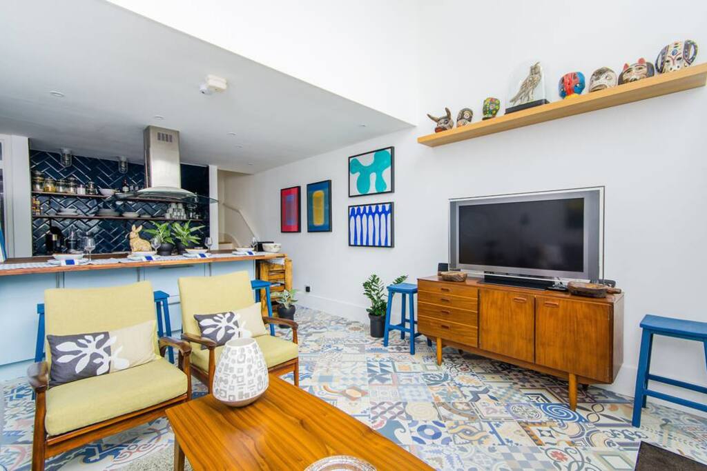 Living Room has Cable TV and wifi.