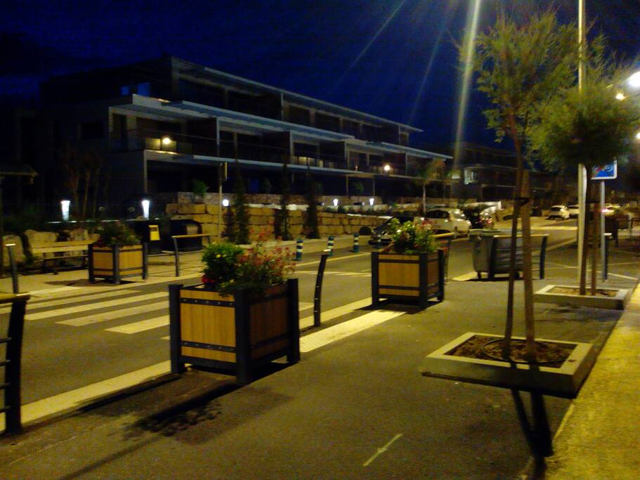 La résidence vue de nuit
