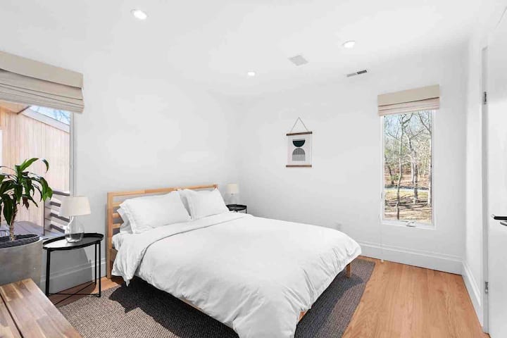 客房配备标准双人床，可欣赏前木景 