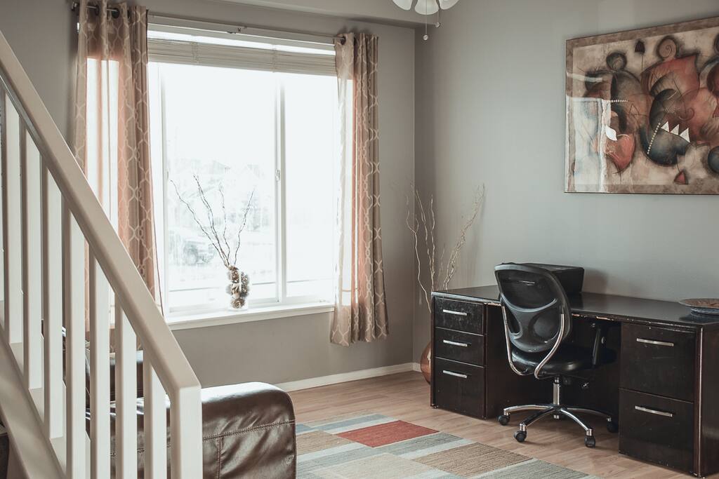 Office Workspace w Wifi