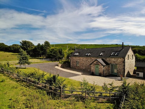 Hidden Gem - Cosy, Modern Cottage w/Log fire