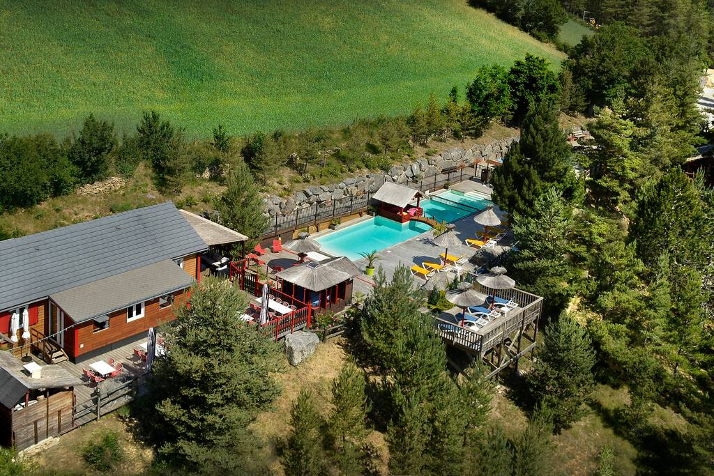 vue d'ensemble accueil piscine