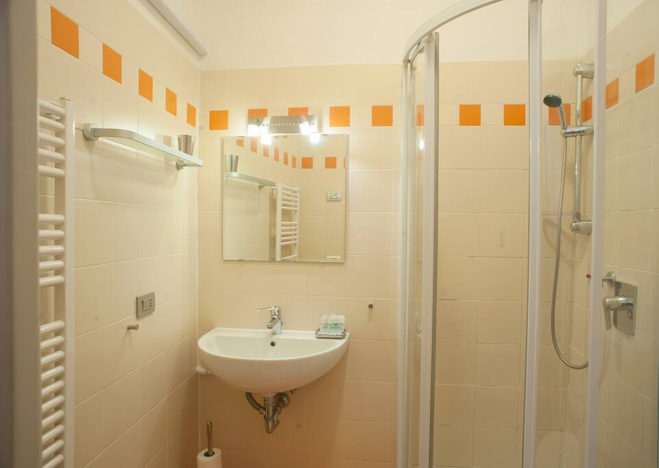 Bathroom (en-suite)