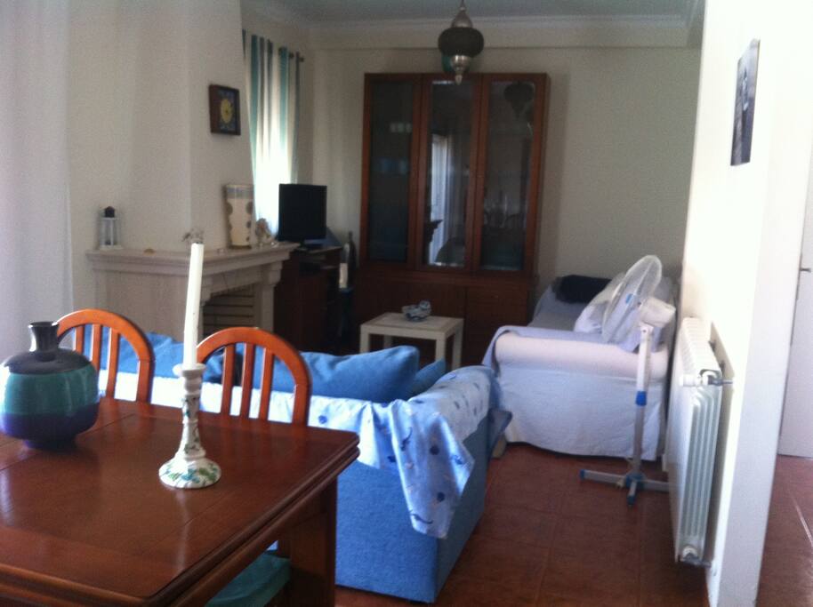 Sala de estar e de jantar - vista geral