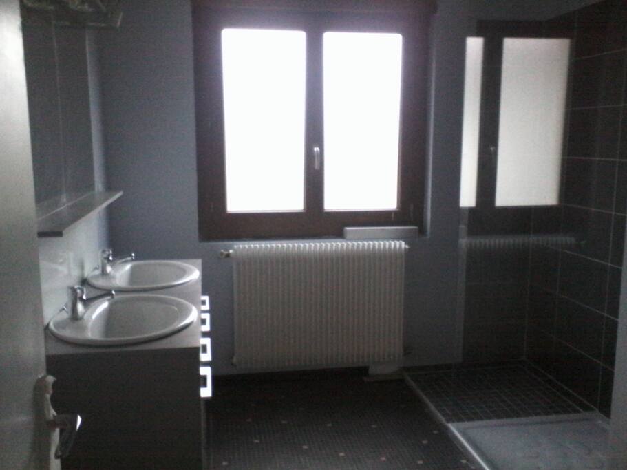 Salle de bain partagée