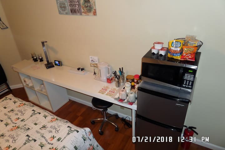 Master Bedroom, Direct Access From Street - Cathedral City, CA