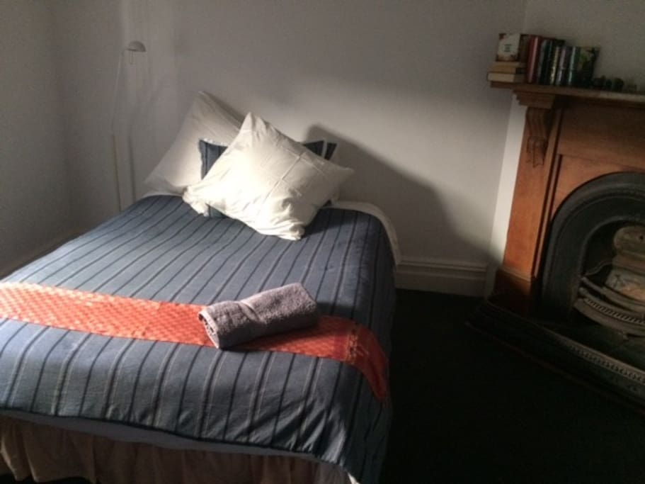 Guest's bedroom