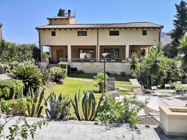 Palermo, villa with swimming pool