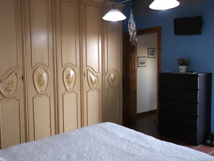 tv,armadio,wi fi,aria condizionata,termosifone,scrivania,