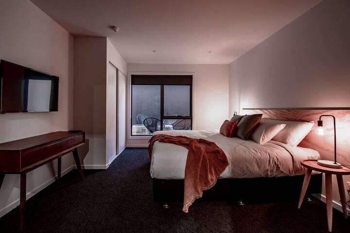 Change Overnight – World Changer – Penthouse gallery image 3