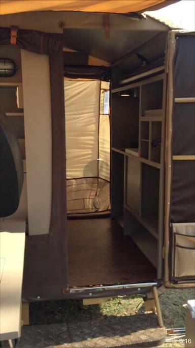 Cubiculo interno para baño tipo toilet portatil americano y ducha