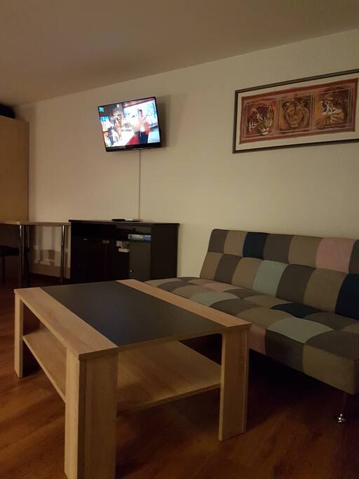 Bettsofa, Sat TV