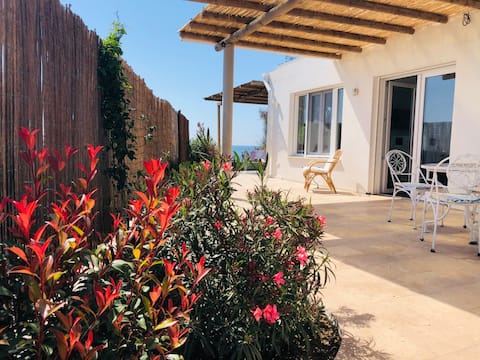 Beachfront villa apartment, direct Beach Access