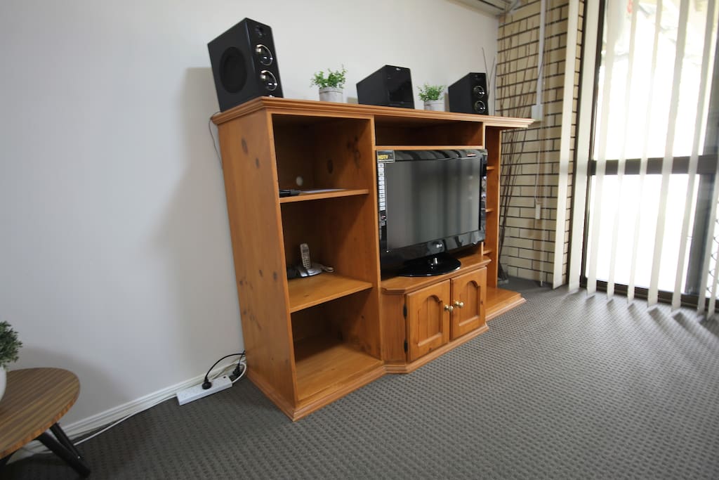 Robertson Airbnb Self Contained One Bedroom Unit Large HDTV with dvd / cd player.