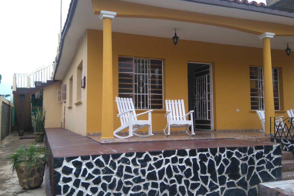 Frente de la Casa Flora