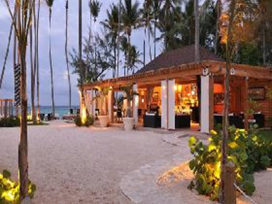 Bar and Food by the Beach