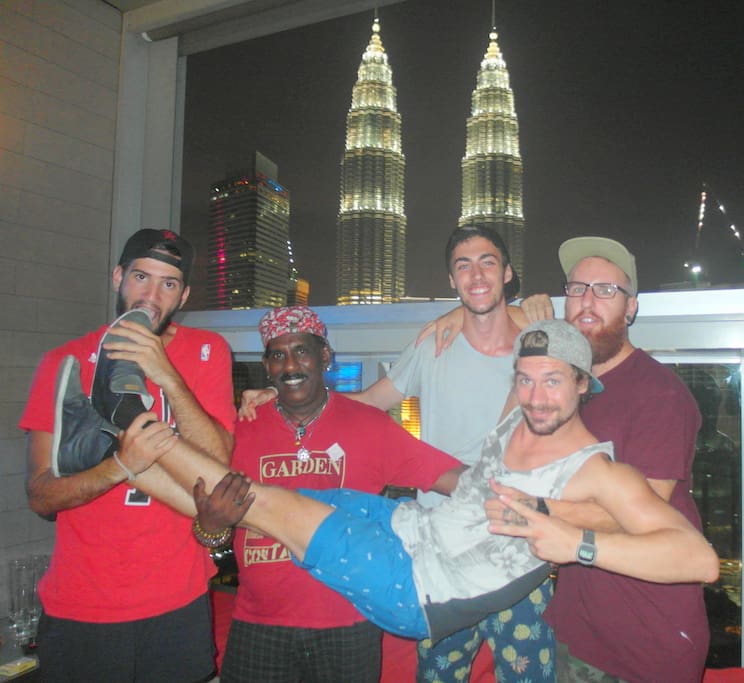 A visit to Skybar 33 floor to view the PETRONAS twin towers