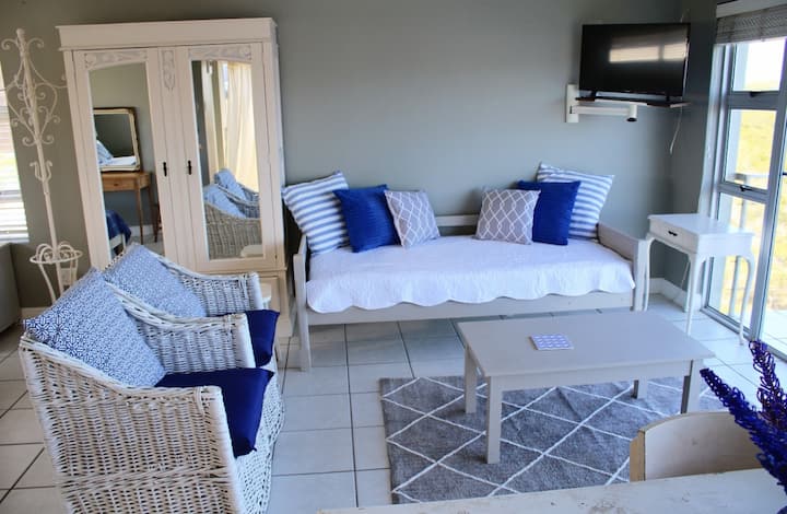 Lounge area with single bed also serving as a couch