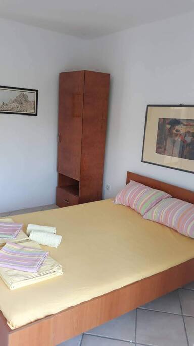 #bed,#queensize,#bedroom