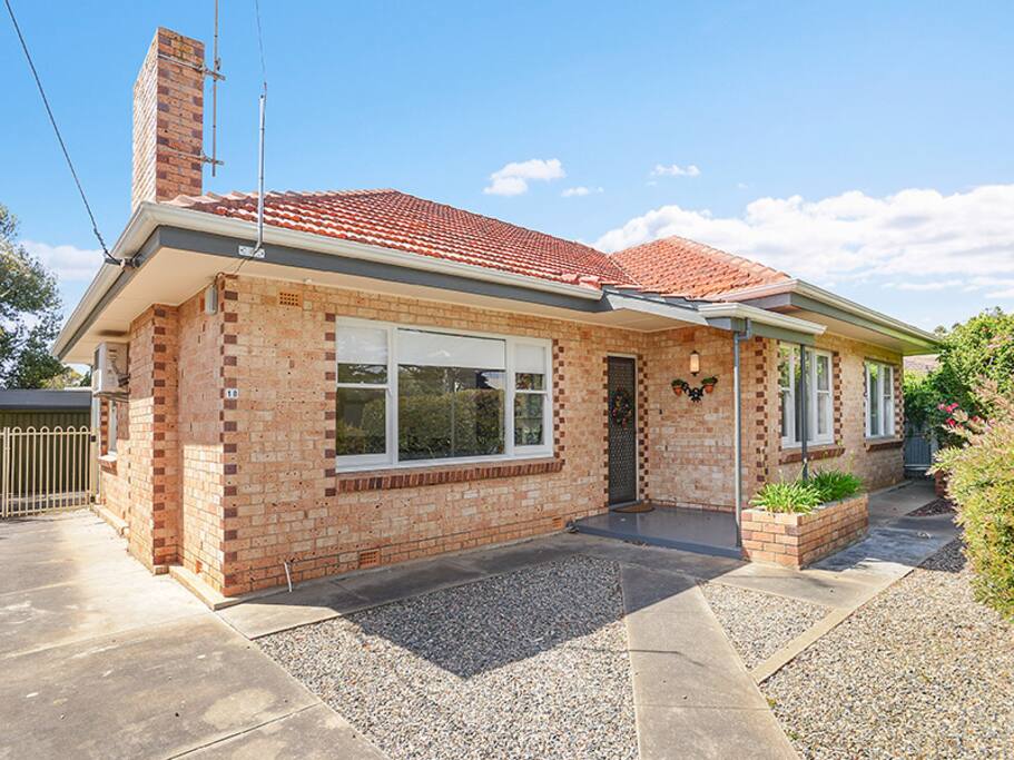 Front facing leafy reserve - ample parking
