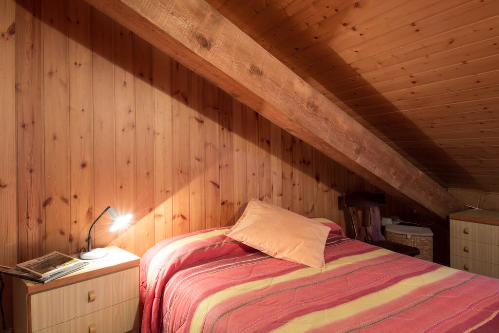 camera da letto 2 ( letto ad 1 piazza e mezza )