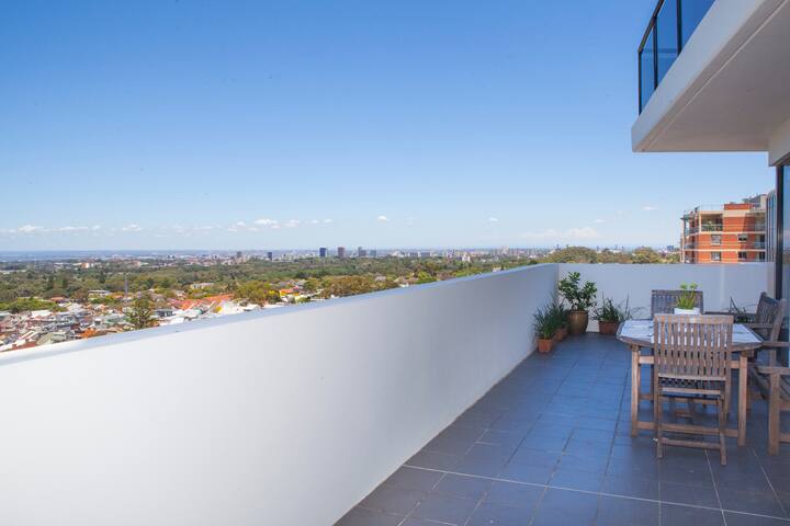 Stunning Panoramic Views, Bondi & CBD Convenience gallery image 2