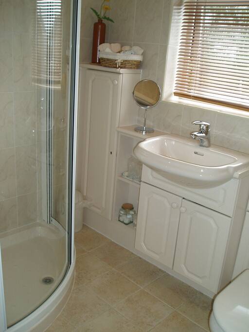 Guests Bathroom