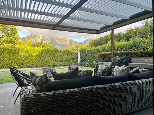 Luxury Home with Beautiful Spaces & Mountain Views gallery image 3