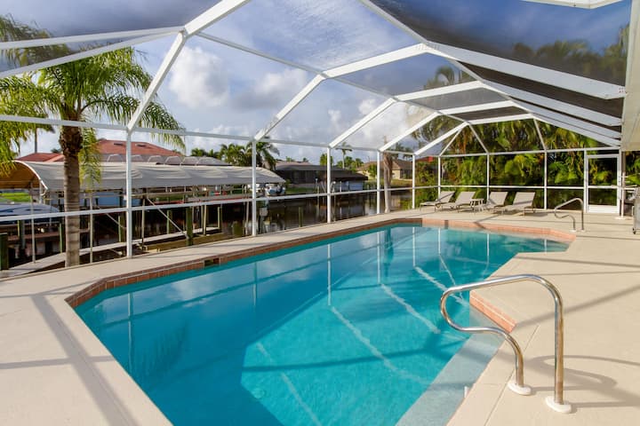 Gulfaccess Waterfront Villa Pool + Lanai - 케이프코럴