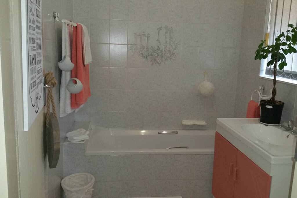 Main bedroom with En-Suite