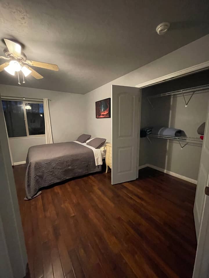 ทางเข้าห้องนอนของผู้เข้าพัก