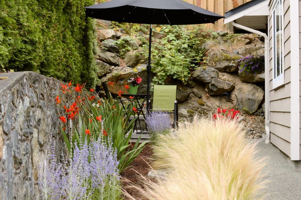 Private side yard and entrance to the suite