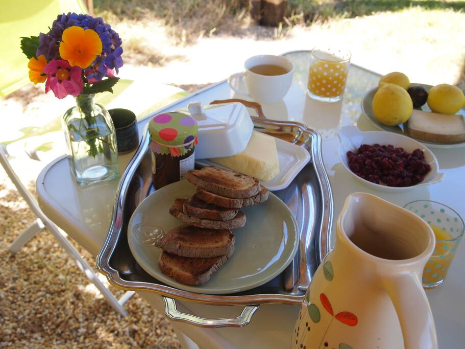 Un petit déjeuner bio pour bien débuter la journée :)