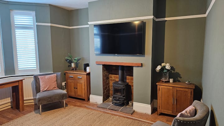 Entire House, Great Location, Near Transport Links - Newport