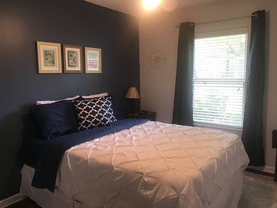 Bedroom 2, Queen Bed