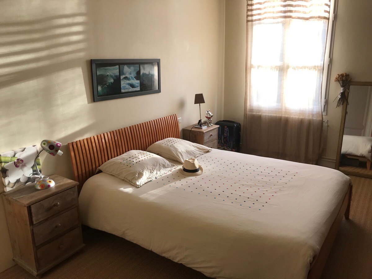 ห้องนอน 4 พร้อมเตียงขนาด 160 x 200