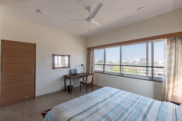 Modern 2 bedrooms family apartment